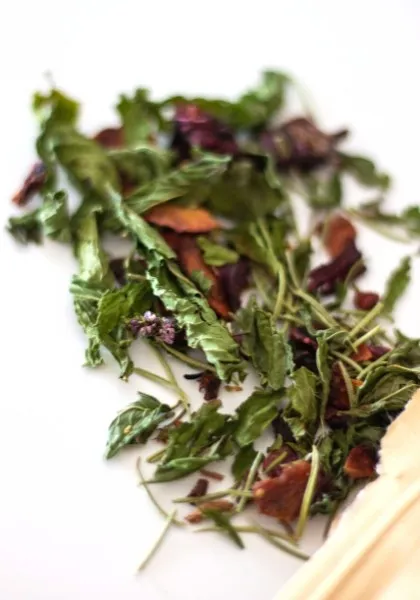 STRAWBERRY TSATSATSA ΧΕΙΡΟΠΟΙΗΤΟ ΒΟΤΑΝΙΚΟ ΤΣΑΙ