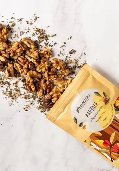 ΚΑΡΥΔΙΑ ΜΕ ΘΥΜΑΡΙ ΚΑΙ ΑΛΑΤΙ