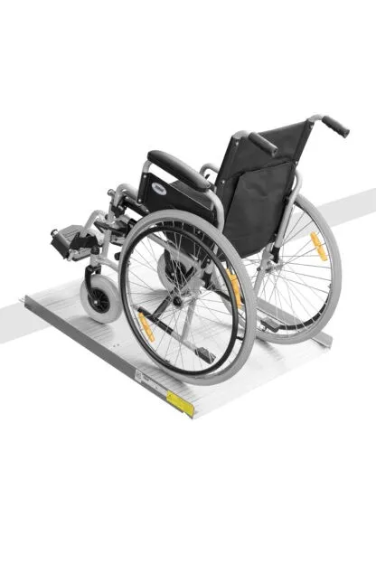 FOLDABLE WHEELCHAIR RAMP